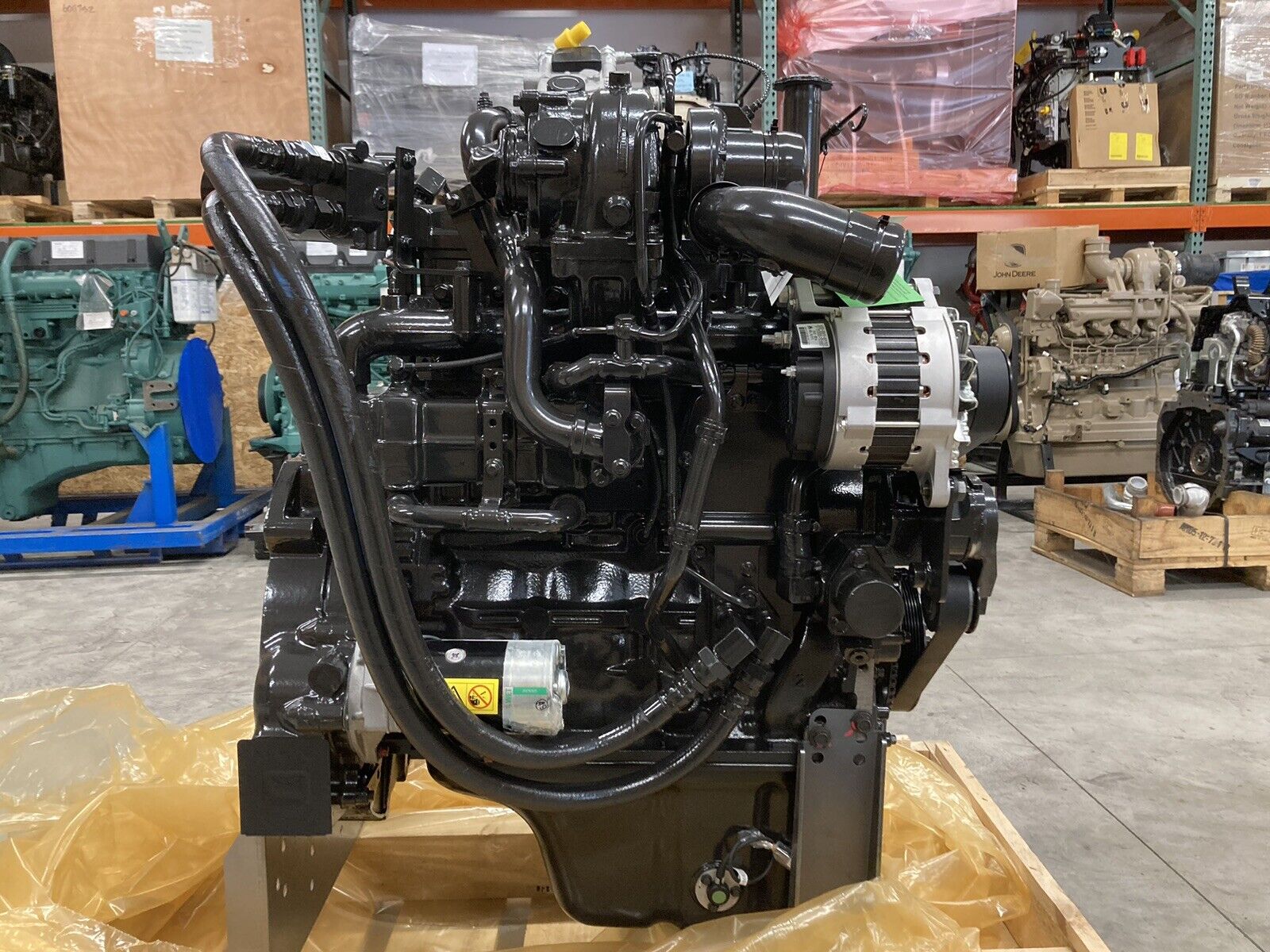 Komatsu SAA4D107E-3 engine