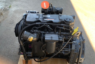Komatsu SAA4D107E-1 engine