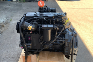 Komatsu SAA4D107E-1 engine