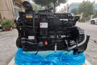Komatsu SAA6D107E-1 engine