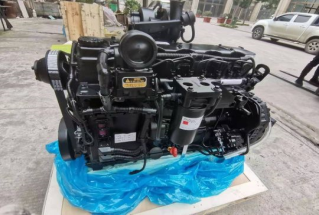 Komatsu SAA6D107E-2 engine