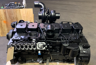 Komatsu SAA6D102E-2 engine
