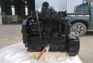 Komatsu SAA4D102E engine